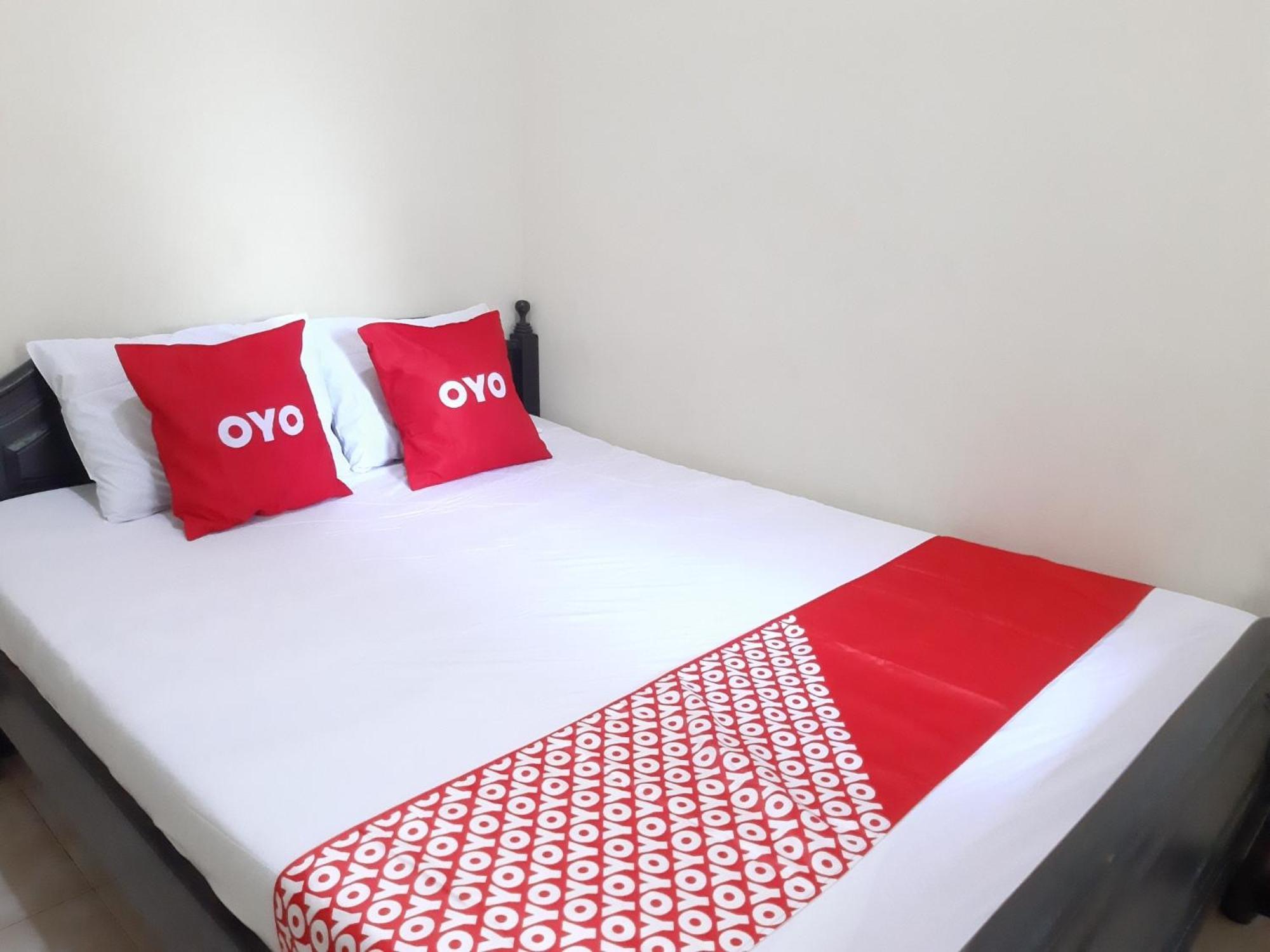 สปอต ออน 2826 ปันเดอร์มัน เรสซิเดนซ์ Hotel Blitar ภายนอก รูปภาพ