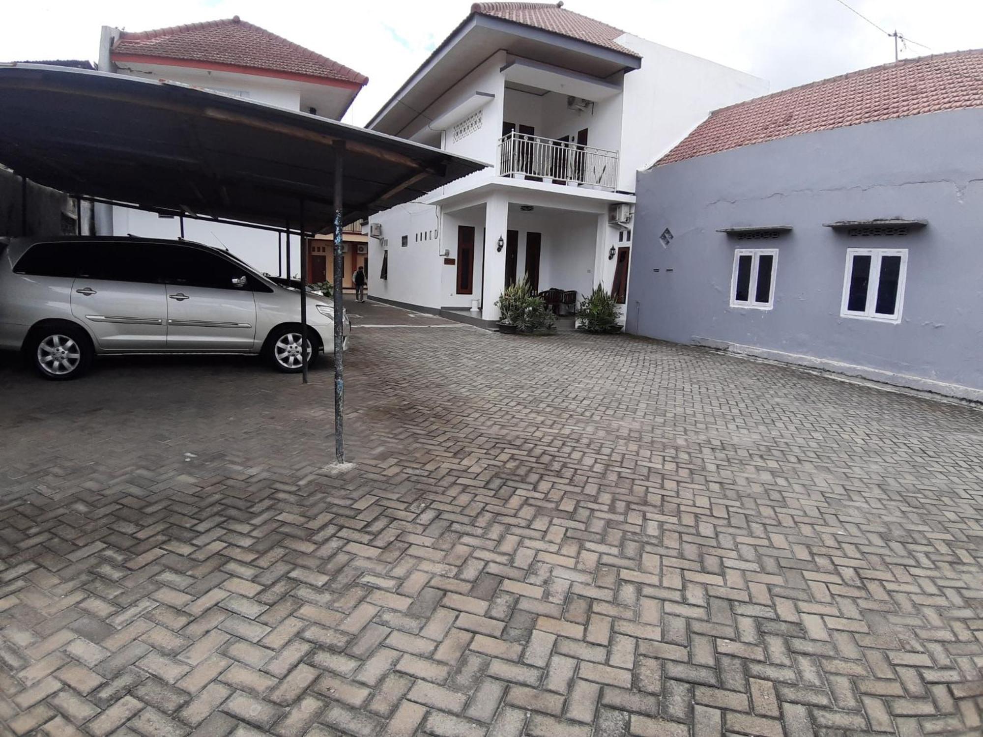 สปอต ออน 2826 ปันเดอร์มัน เรสซิเดนซ์ Hotel Blitar ภายนอก รูปภาพ