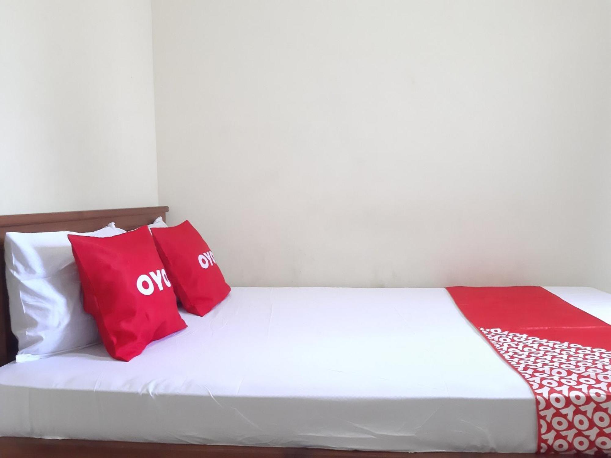 สปอต ออน 2826 ปันเดอร์มัน เรสซิเดนซ์ Hotel Blitar ภายนอก รูปภาพ