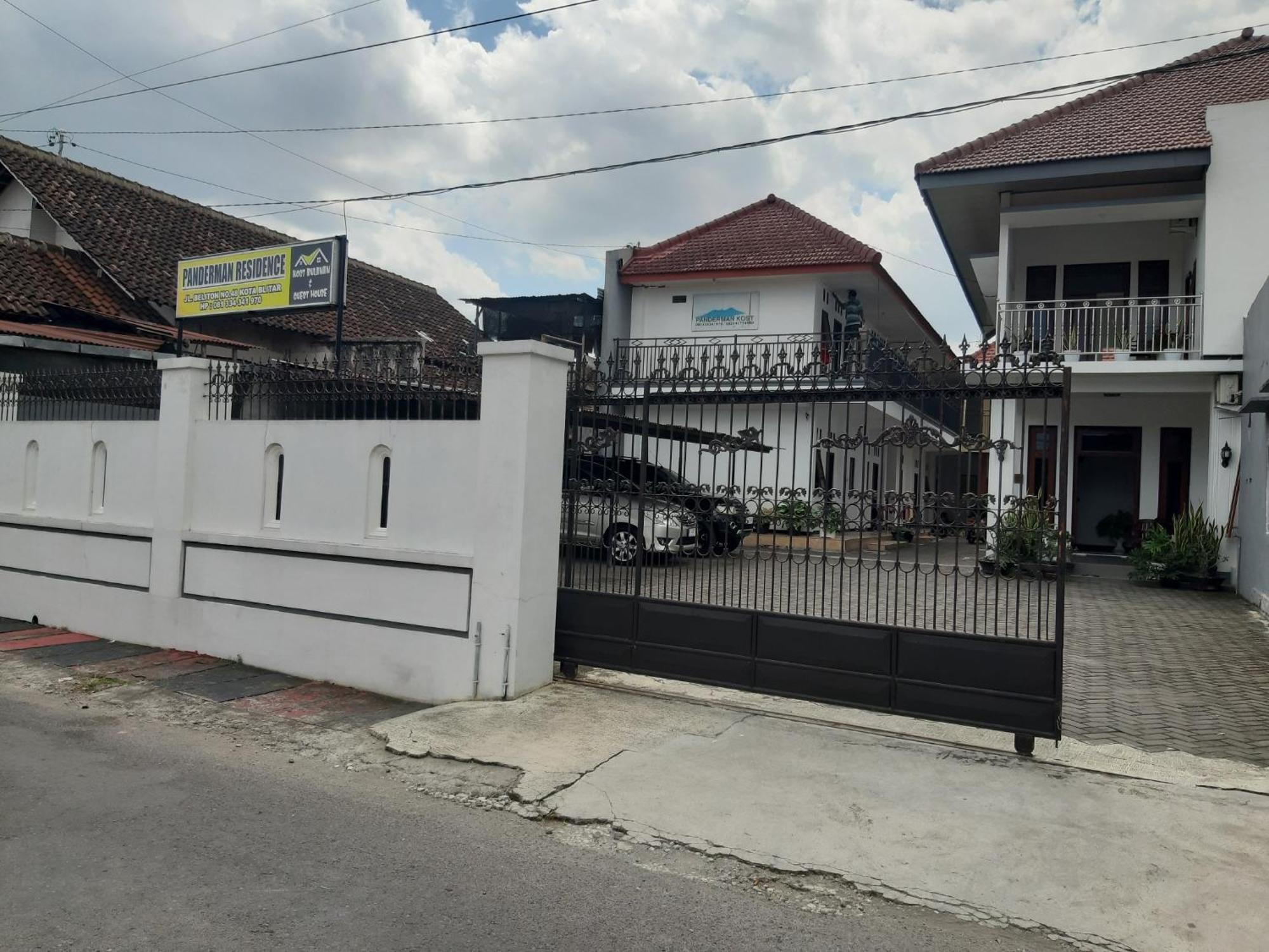 สปอต ออน 2826 ปันเดอร์มัน เรสซิเดนซ์ Hotel Blitar ภายนอก รูปภาพ