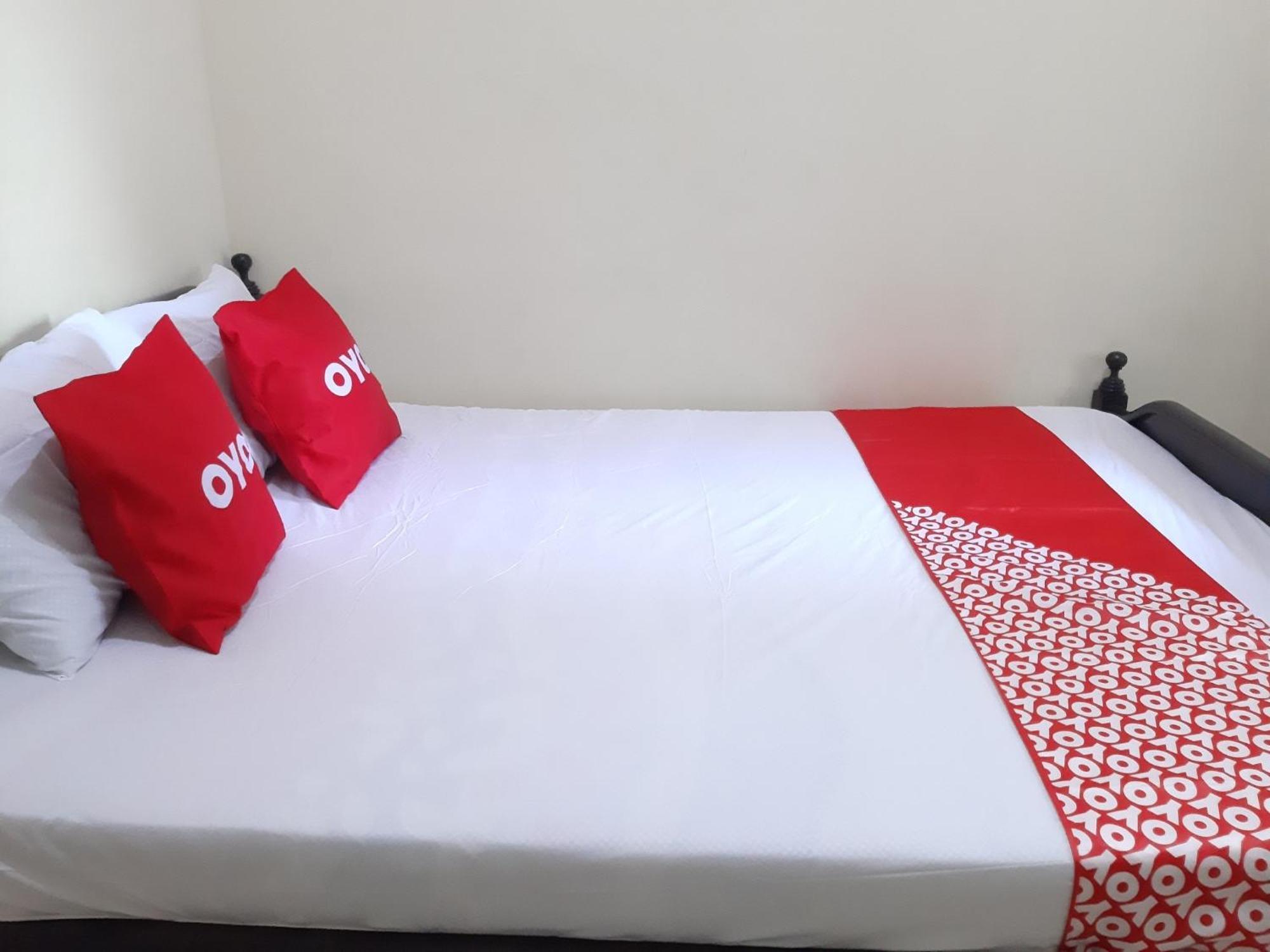สปอต ออน 2826 ปันเดอร์มัน เรสซิเดนซ์ Hotel Blitar ภายนอก รูปภาพ