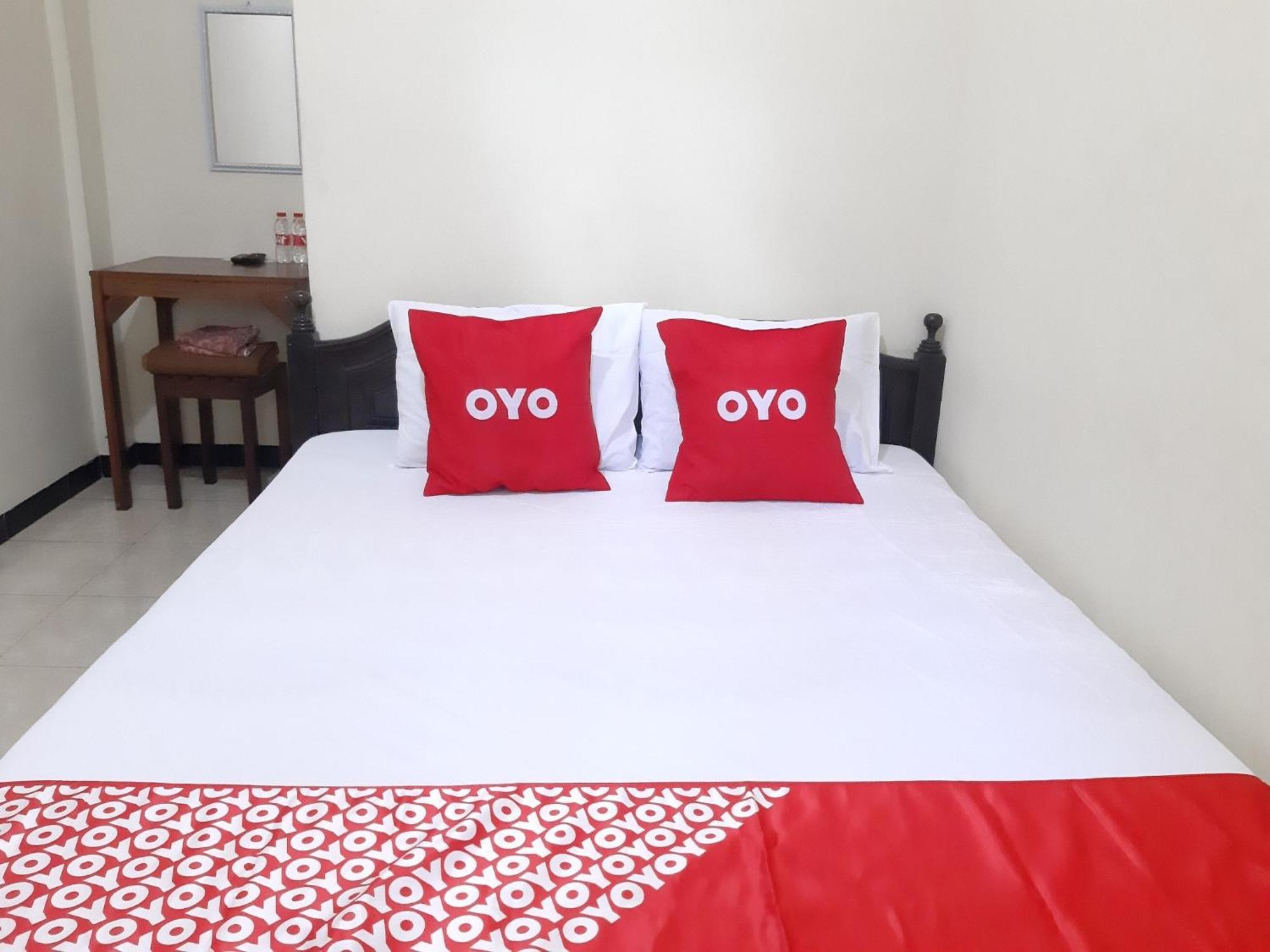 สปอต ออน 2826 ปันเดอร์มัน เรสซิเดนซ์ Hotel Blitar ภายนอก รูปภาพ