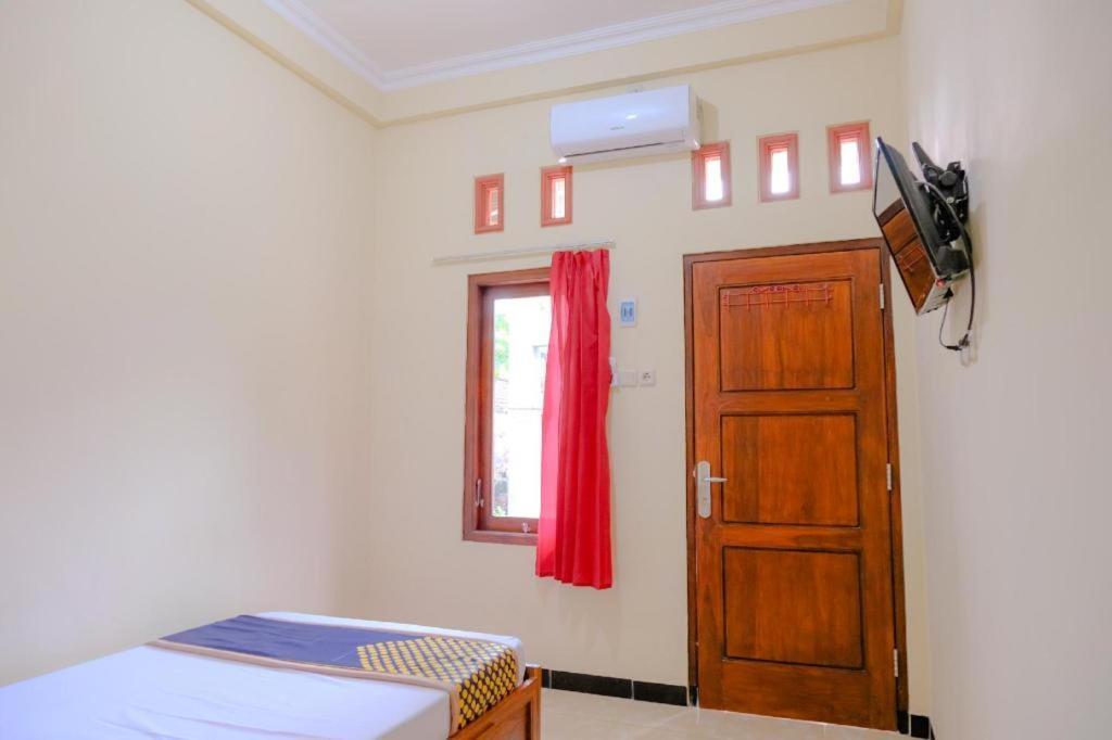 สปอต ออน 2826 ปันเดอร์มัน เรสซิเดนซ์ Hotel Blitar ภายนอก รูปภาพ