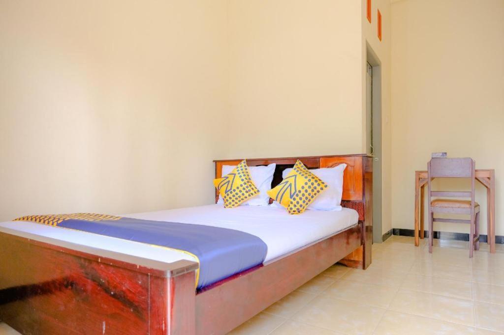 สปอต ออน 2826 ปันเดอร์มัน เรสซิเดนซ์ Hotel Blitar ภายนอก รูปภาพ
