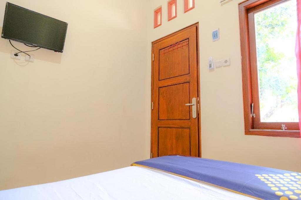 สปอต ออน 2826 ปันเดอร์มัน เรสซิเดนซ์ Hotel Blitar ภายนอก รูปภาพ