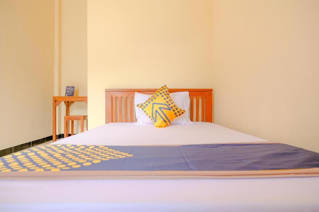 สปอต ออน 2826 ปันเดอร์มัน เรสซิเดนซ์ Hotel Blitar ภายนอก รูปภาพ
