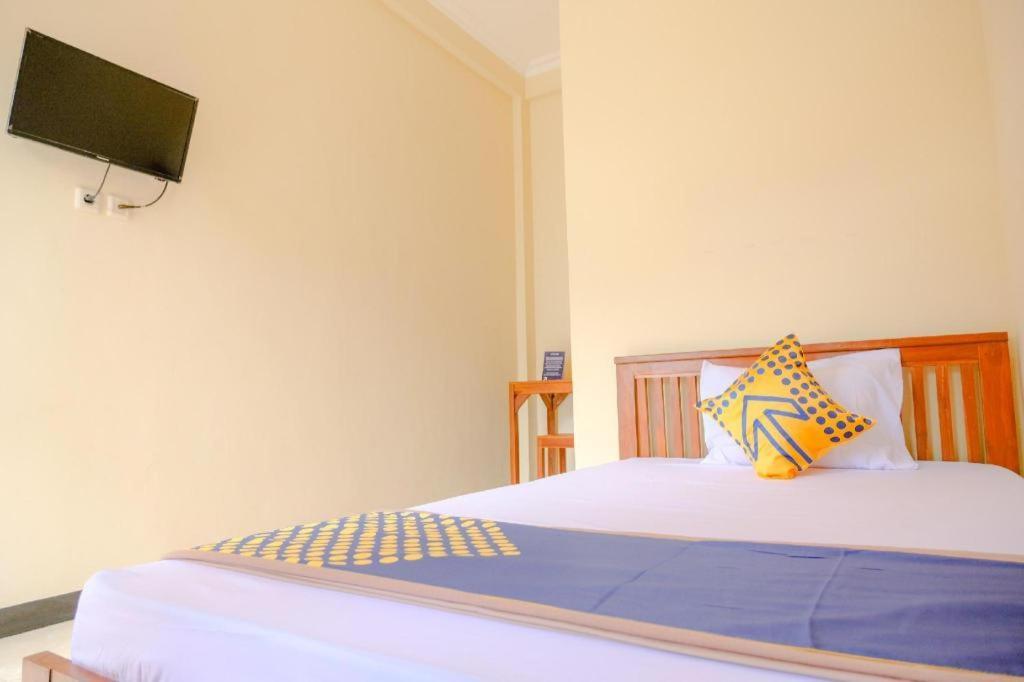 สปอต ออน 2826 ปันเดอร์มัน เรสซิเดนซ์ Hotel Blitar ภายนอก รูปภาพ