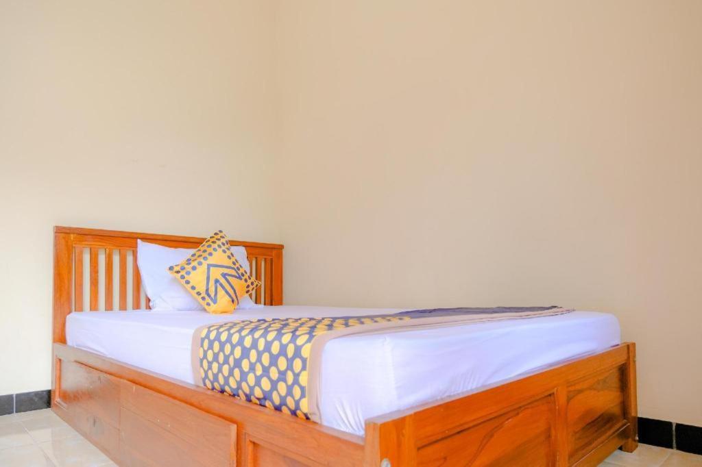 สปอต ออน 2826 ปันเดอร์มัน เรสซิเดนซ์ Hotel Blitar ภายนอก รูปภาพ