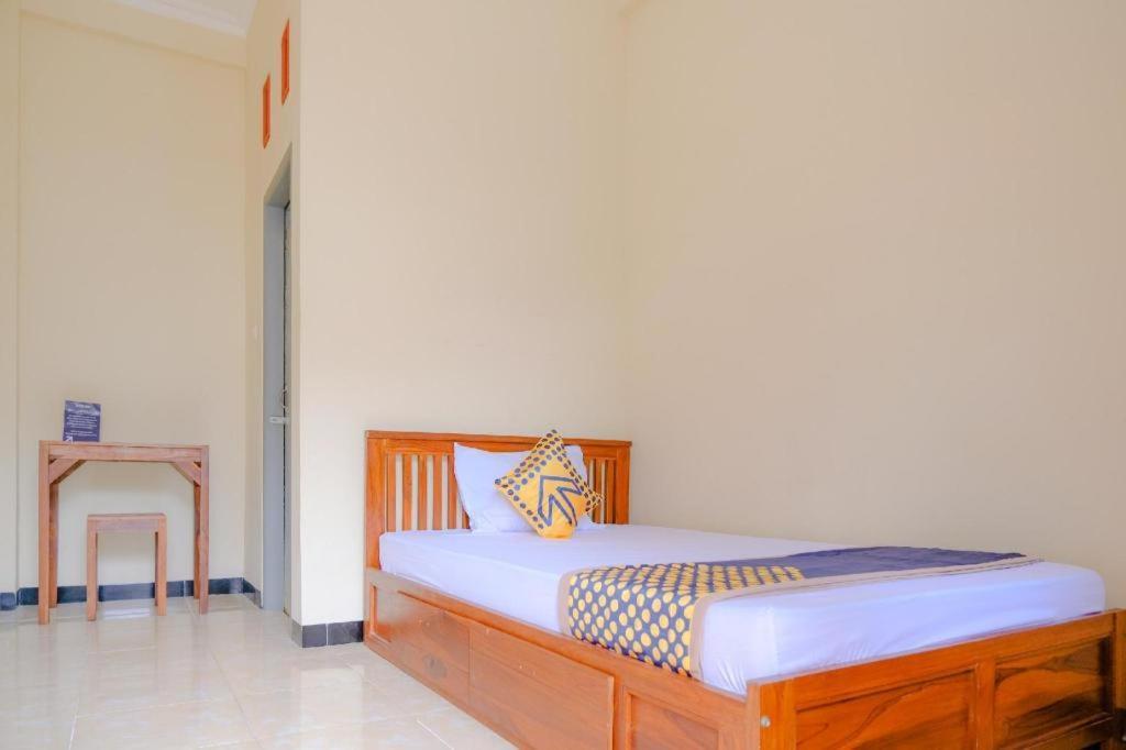 สปอต ออน 2826 ปันเดอร์มัน เรสซิเดนซ์ Hotel Blitar ภายนอก รูปภาพ