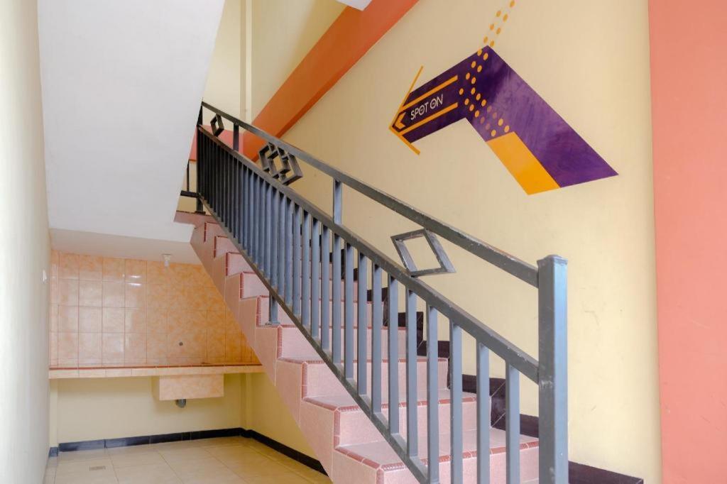 สปอต ออน 2826 ปันเดอร์มัน เรสซิเดนซ์ Hotel Blitar ภายนอก รูปภาพ